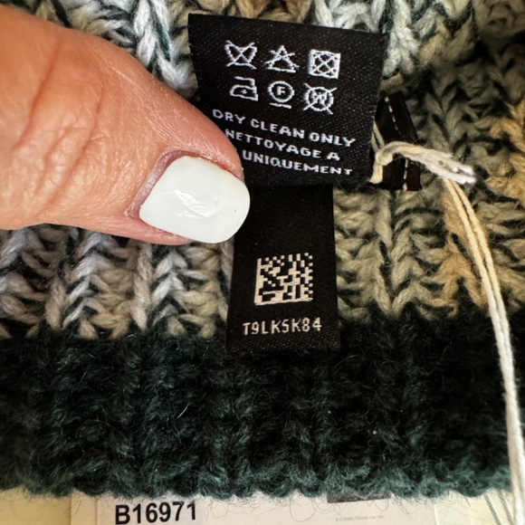 CHANEL HAT BEANIE NWT - Picture 5 of 5